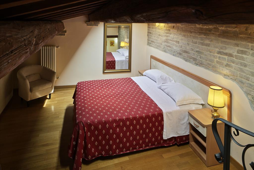Residence Cavour 63 Равенна Номер фото